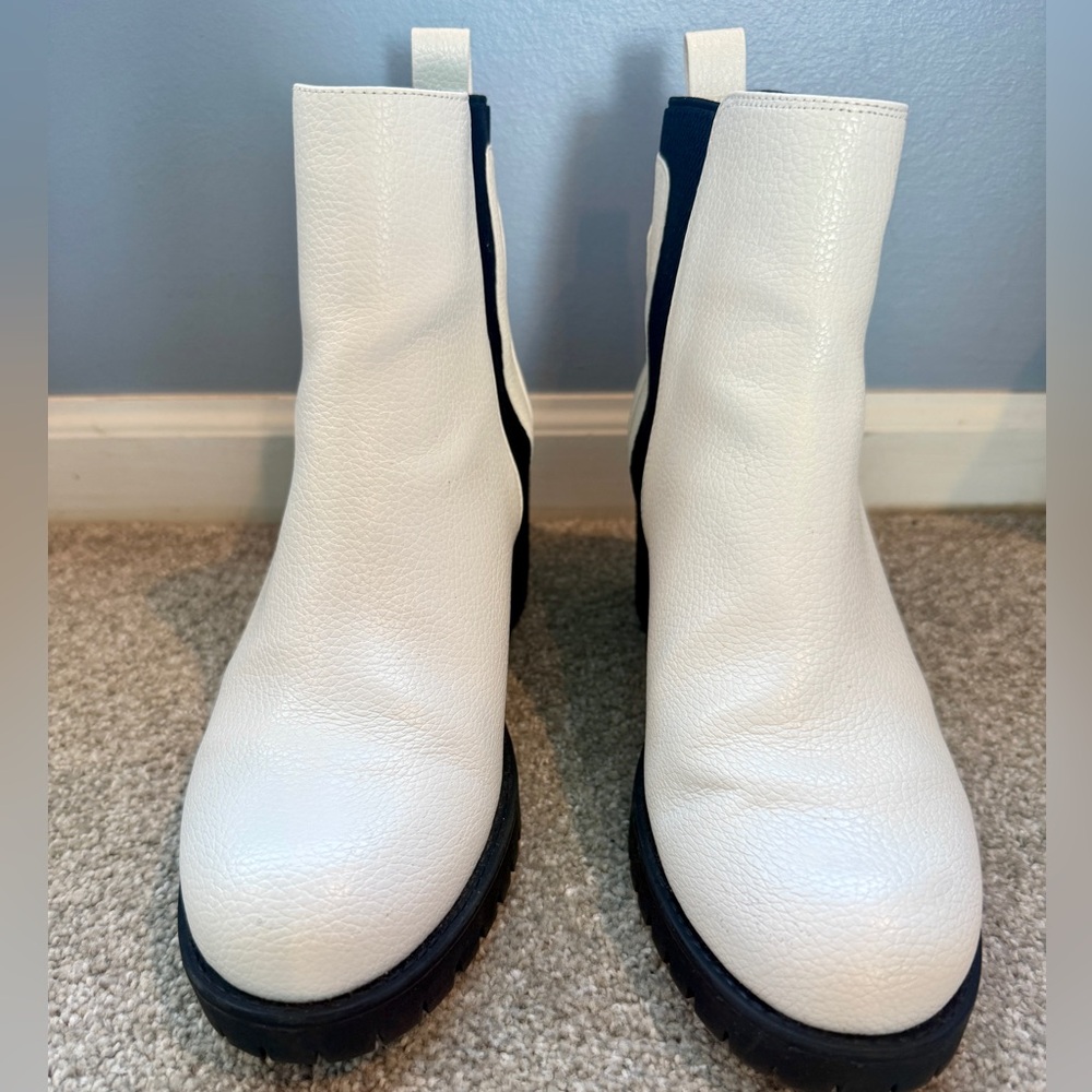 MIA Women's Jonna Round Toe Chelsea Booties, White & Black, Size 10 EUC - Picture 3 of 9
